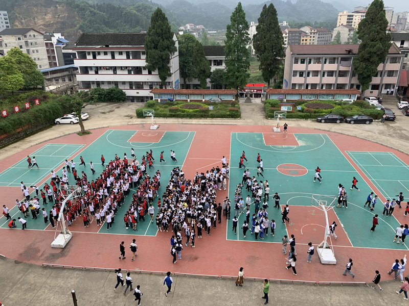 马路镇中学防灾减灾日应急疏散演练